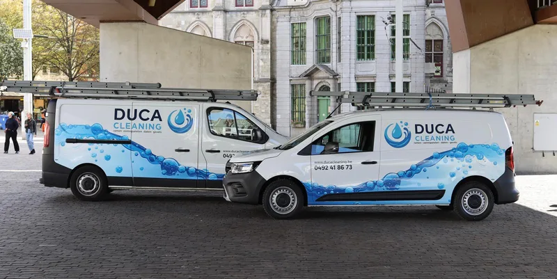 De herkenbare bedrijfswagens van DUCA Cleaning in Gent